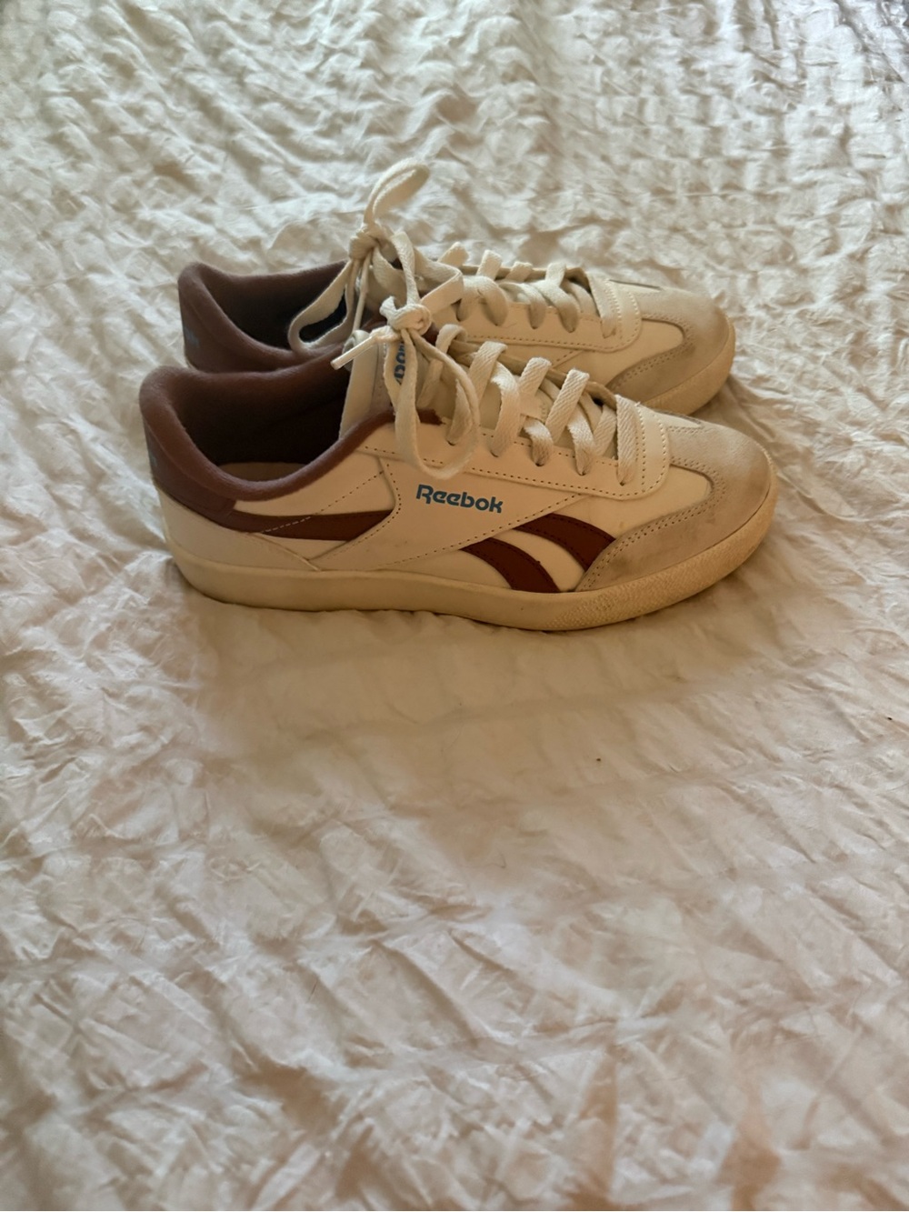 Woman’s Reebok sneaker - Picture 2 of 5